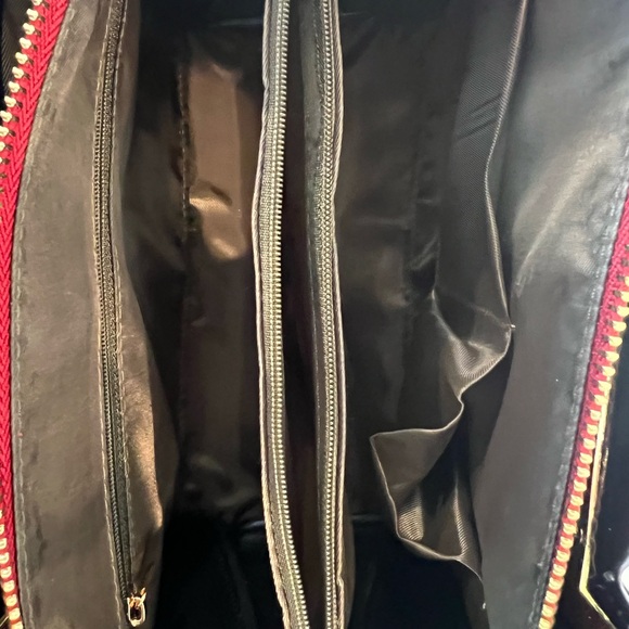 Elegant Burgundy Handbag - Picture 5 of 9